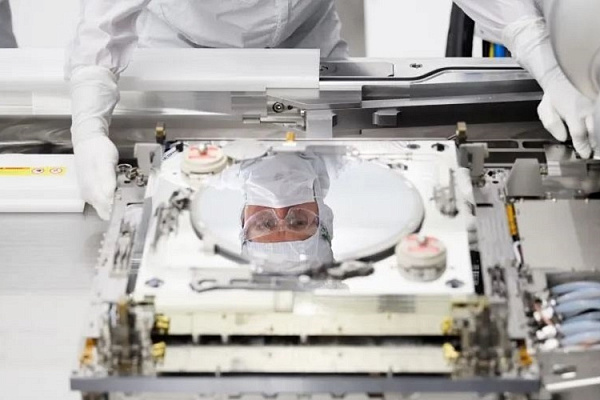 Прорыв вопреки всему: Как бывшие инженеры ASML совершили дерзкий рывок в сердце китайской полупроводниковой индустрии!