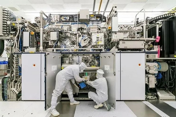 Прорыв вопреки всему: Как бывшие инженеры ASML совершили дерзкий рывок в сердце китайской полупроводниковой индустрии!